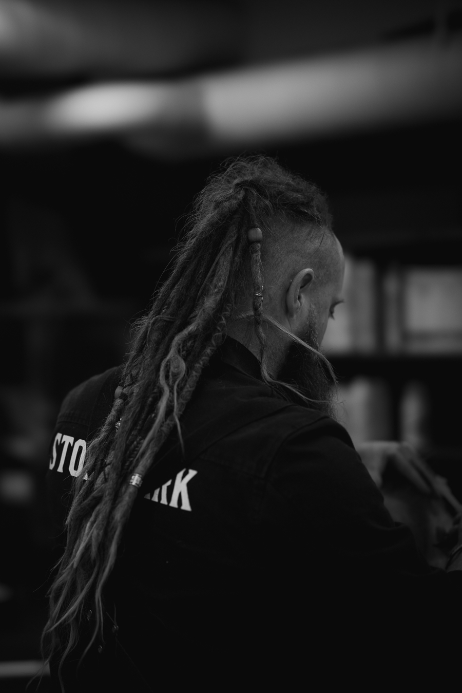 Ole Magnus Mad Vikings barbershop portrettintervju viking barber svart/hvitt foto