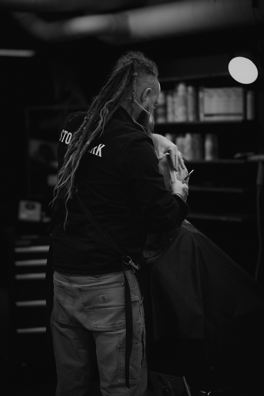 Ole Magnus Mad Vikings barbershop portrettintervju viking barber svart/hvitt foto