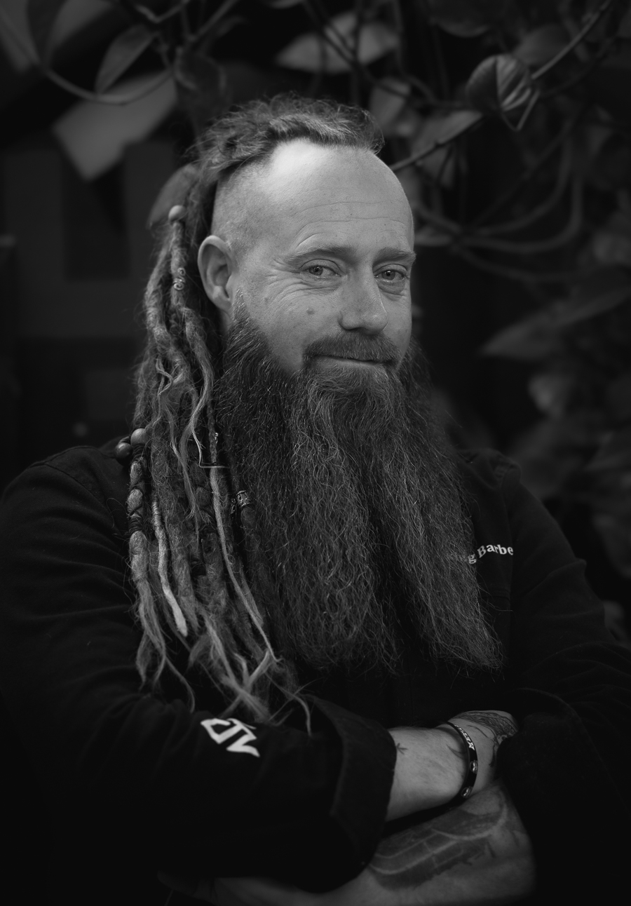 Ole Magnus Mad Vikings barbershop portrettintervju viking barber svart/hvitt foto
