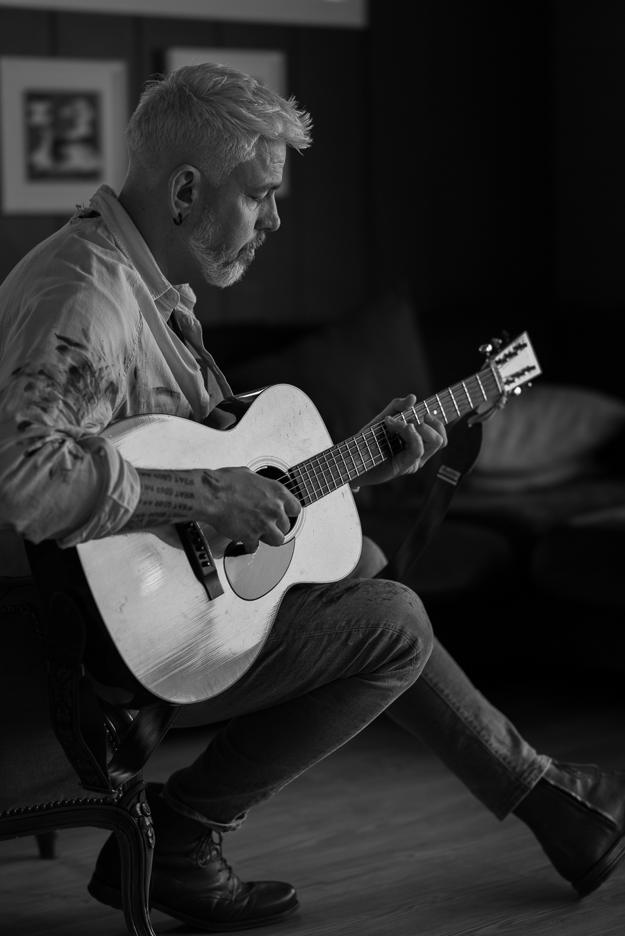 Trygve Skaug. Musiker. Artist. Poet. Portrettfoto. Portrettmagasinet. Intervju Trygve Skaug. Hver gang vi møtes.