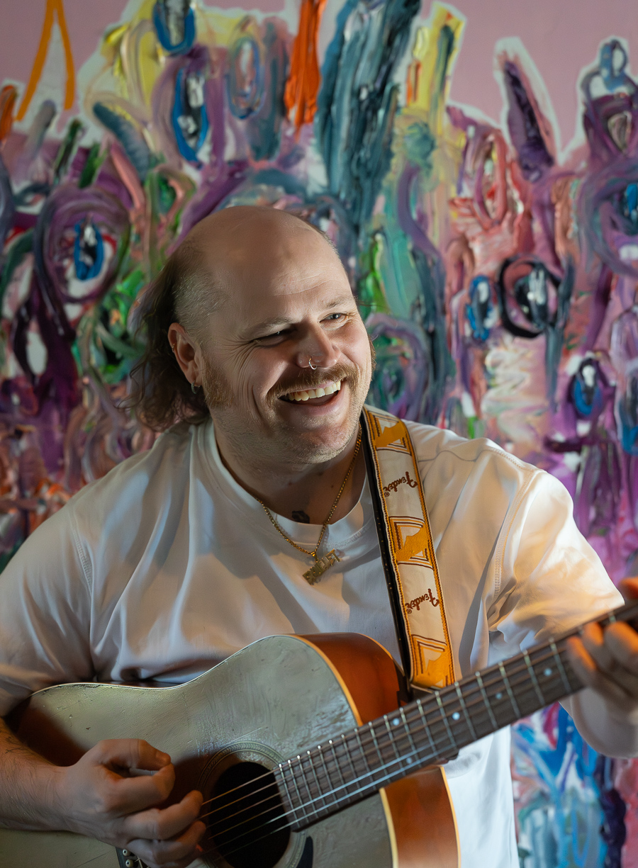 Nicolai Ek. Ambolt. Portrettmagasinet. Portrettintervju. Komiker. Humor. Danseband. Skullet